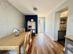 Clos Coed Duon, Blackwood, NP12