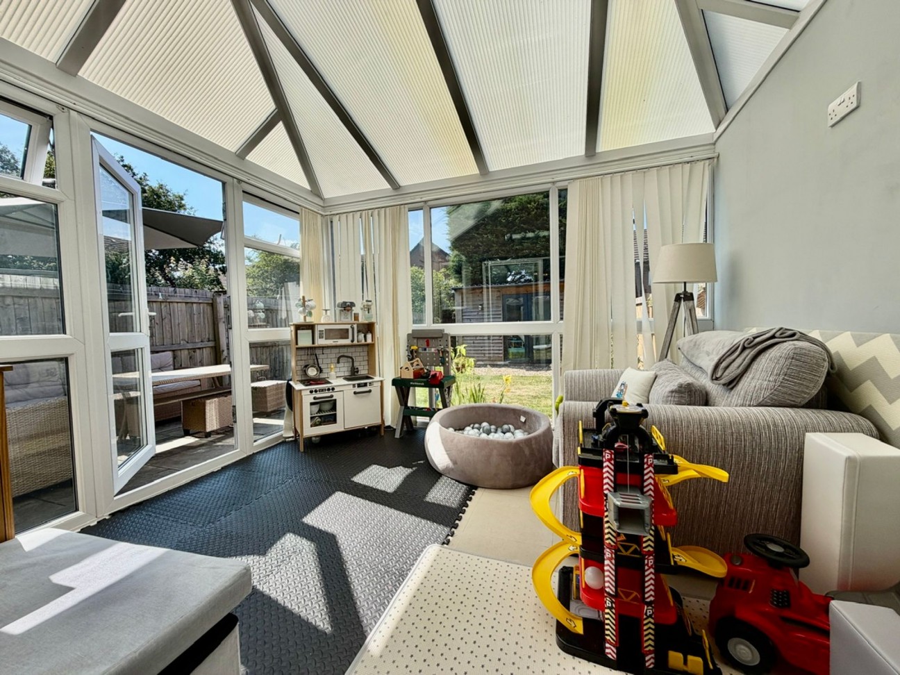 Clos Coed Duon, Blackwood, NP12