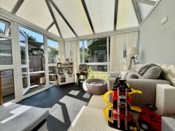 Clos Coed Duon, Blackwood, NP12