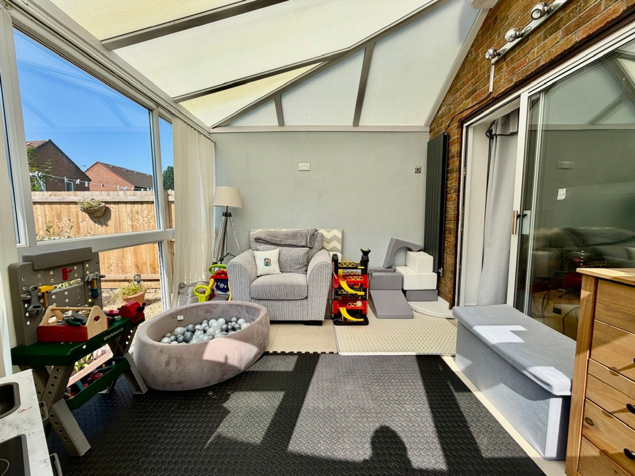 Clos Coed Duon, Blackwood, NP12