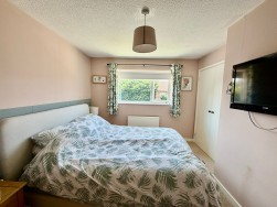 Clos Coed Duon, Blackwood, NP12