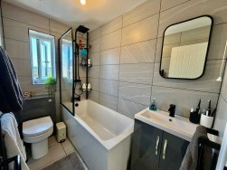 Clos Coed Duon, Blackwood, NP12