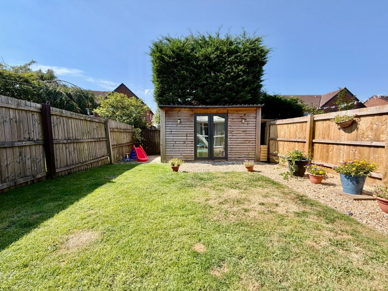 Clos Coed Duon, Blackwood, NP12