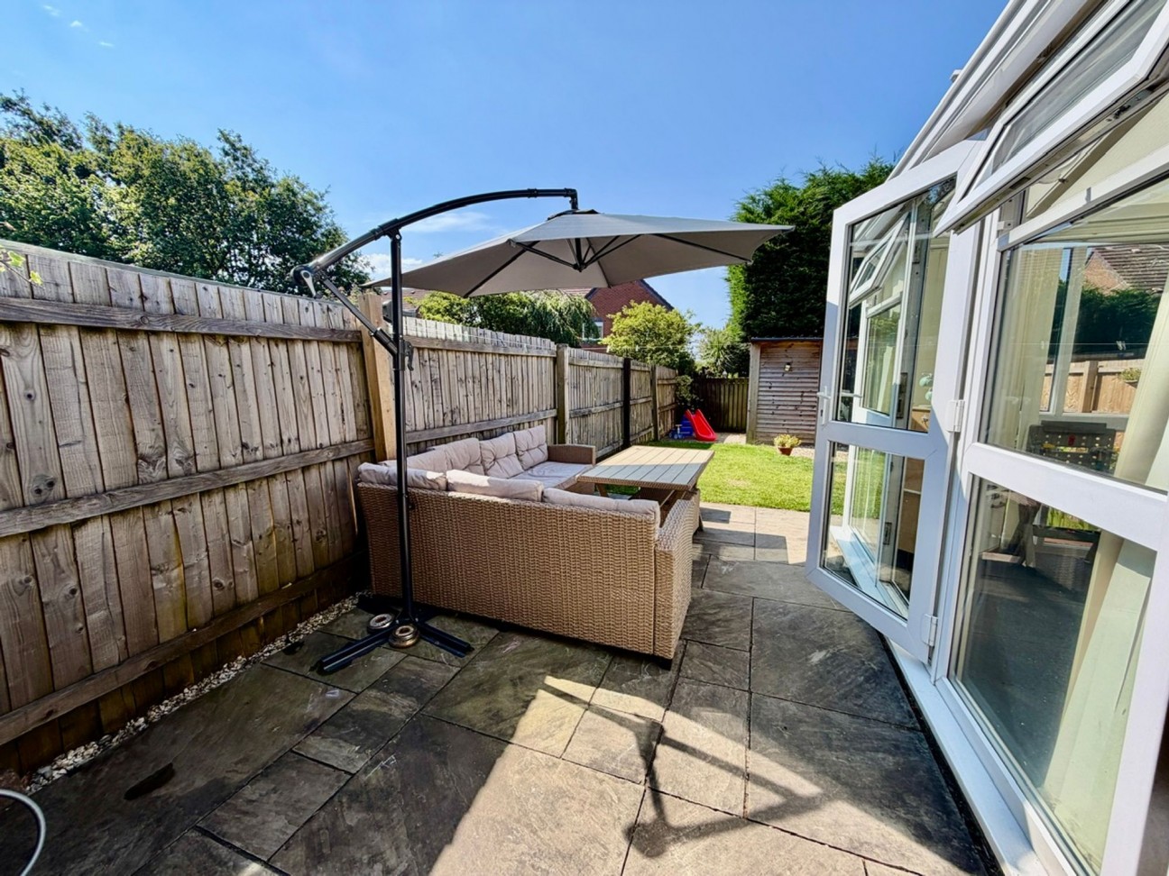 Clos Coed Duon, Blackwood, NP12