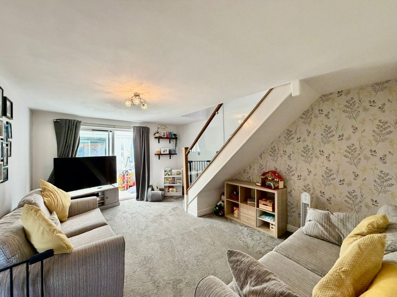 Clos Coed Duon, Blackwood, NP12