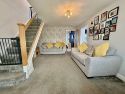 Clos Coed Duon, Blackwood, NP12