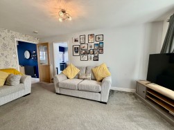 Clos Coed Duon, Blackwood, NP12