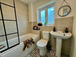 Clos Oakdale, Gellihaf, NP12