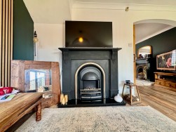 Bryn Siriol, Hengoed, CF82