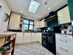 Bryn Siriol, Hengoed, CF82