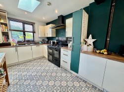 Bryn Siriol, Hengoed, CF82