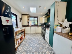 Bryn Siriol, Hengoed, CF82