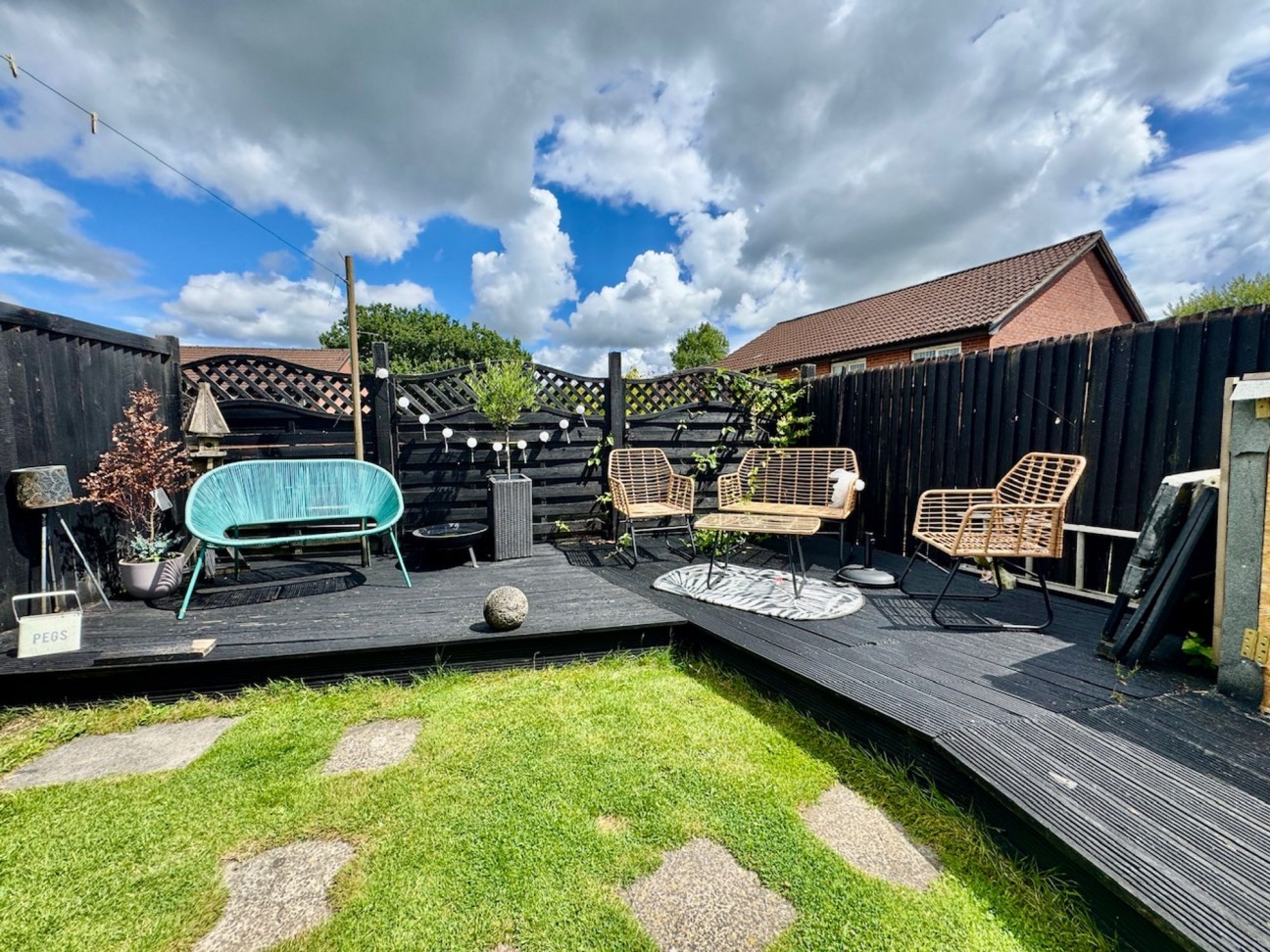 Bryn Siriol, Hengoed, CF82