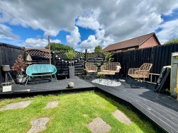 Bryn Siriol, Hengoed, CF82