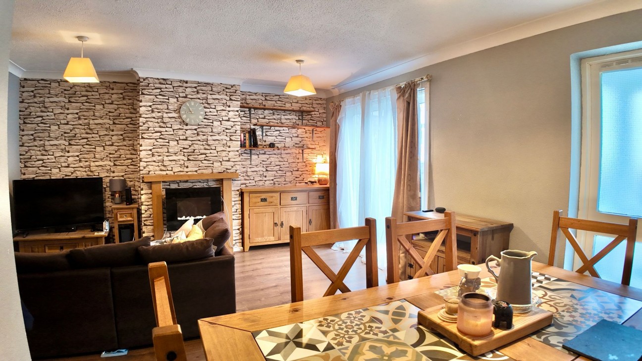 Fields Road, Oakfield, NP44