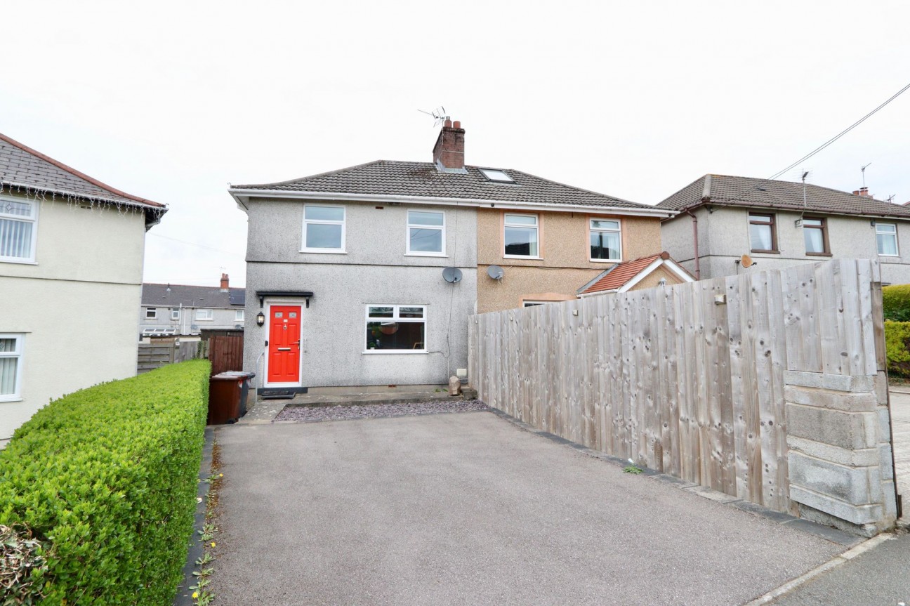 Llwyn-On Crescent, Oakdale, NP12