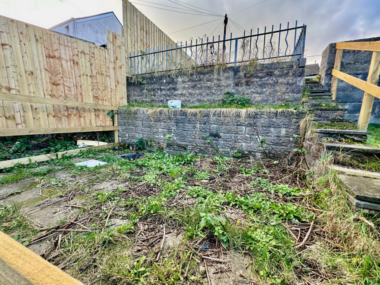 Penrhiwfer Road, Tonypandy, CF40