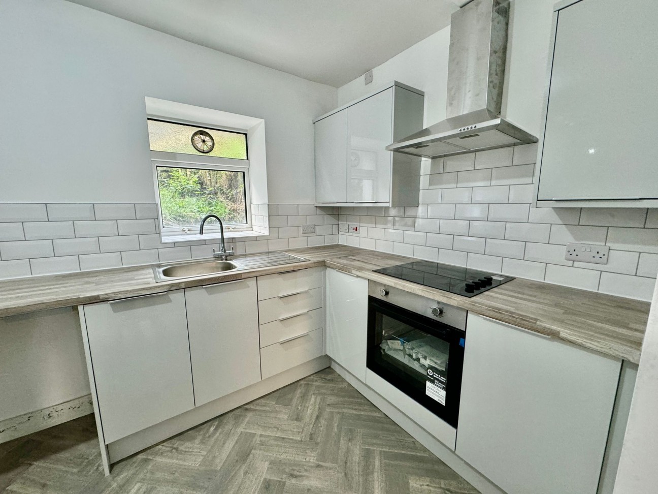 Penrhiwfer Road, Tonypandy, CF40