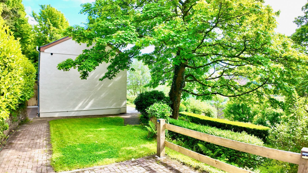 Cefn Road Upper, Deri, CF81