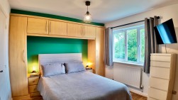 Tir-Berllan, Oakdale, NP12