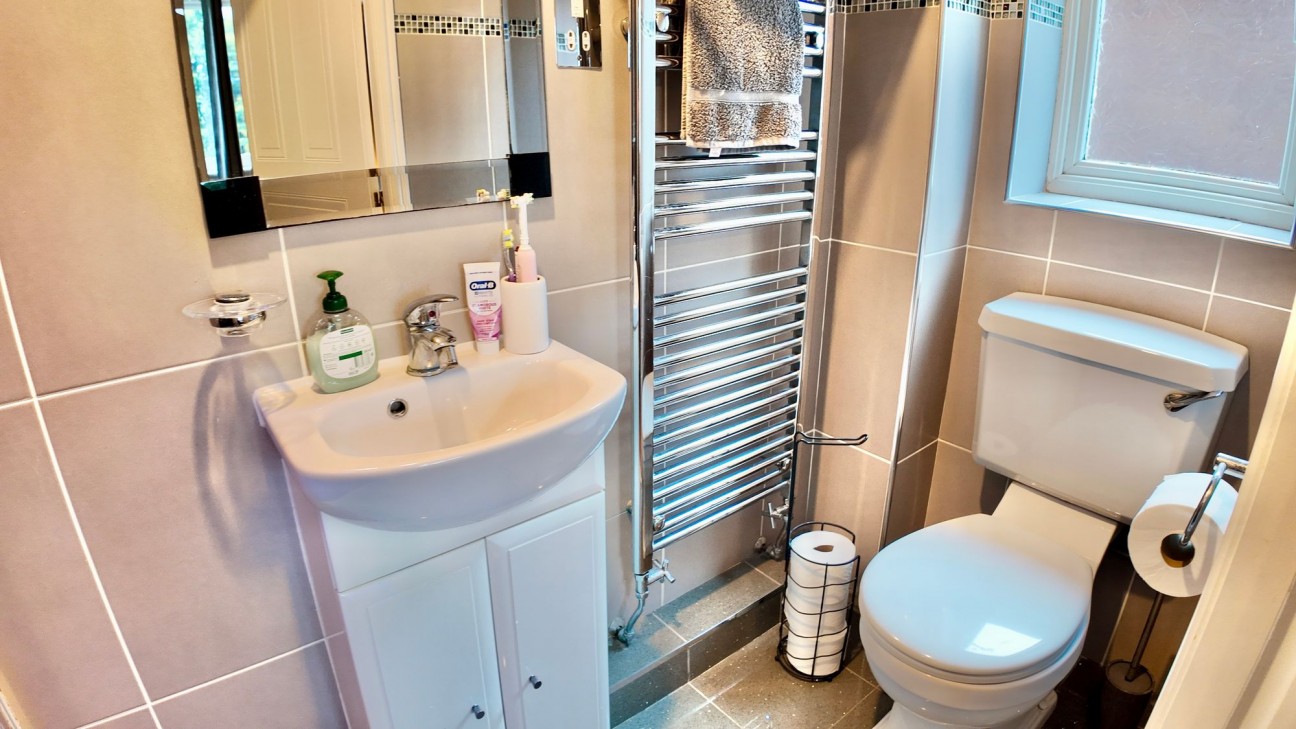 Tir-Berllan, Oakdale, NP12