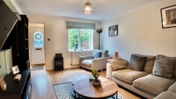 Tir-Berllan, Oakdale, NP12