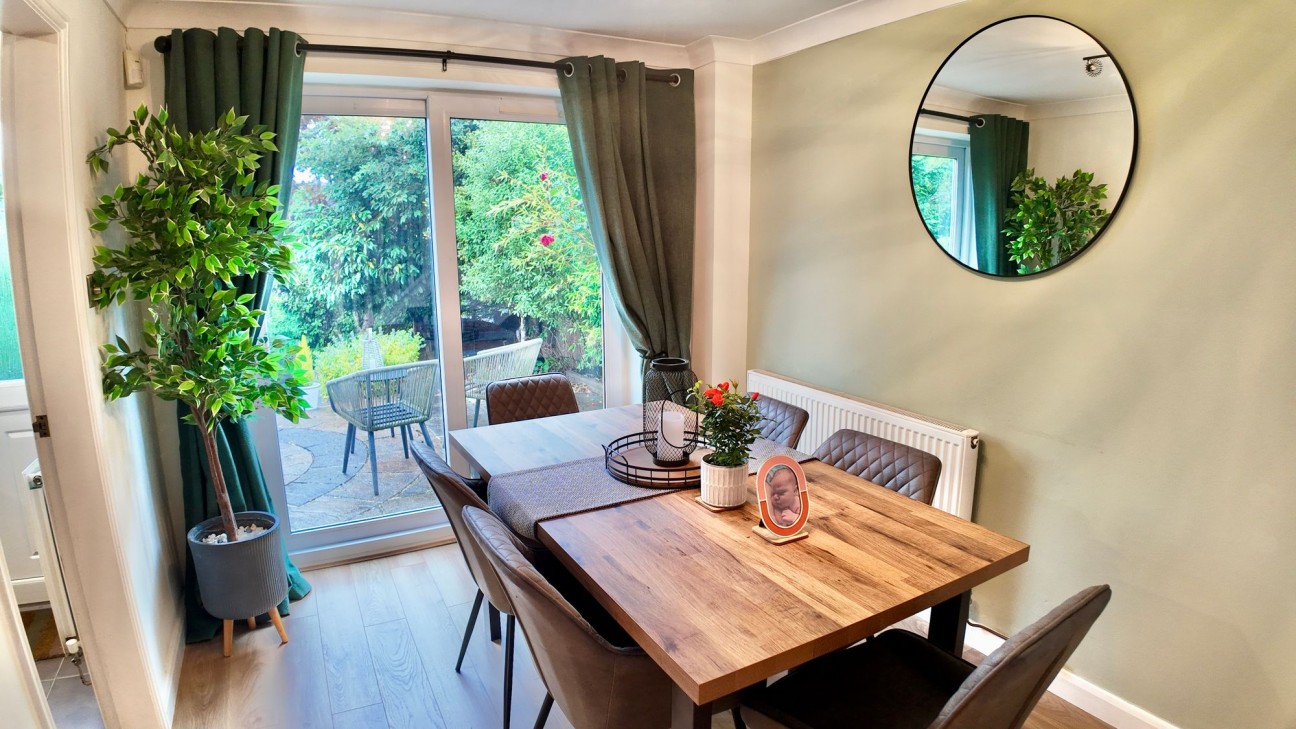 Tir-Berllan, Oakdale, NP12