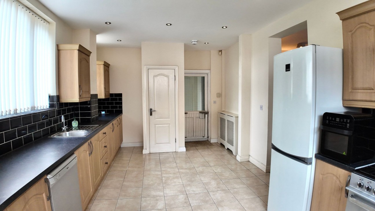 Hall Street, Blackwood, NP12