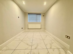 Fairfield, Penperlleni, NP4