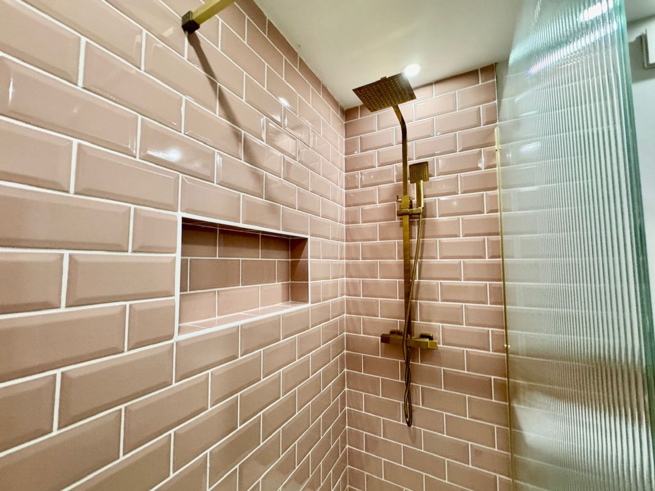 Fairfield, Penperlleni, NP4