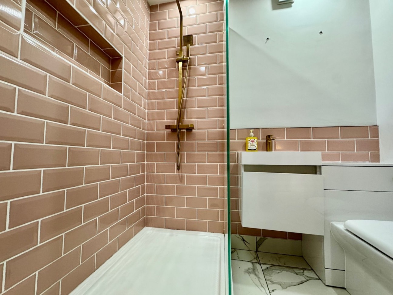 Fairfield, Penperlleni, NP4