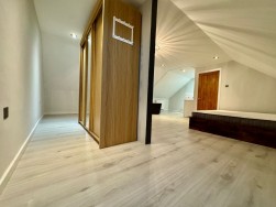 Fairfield, Penperlleni, NP4