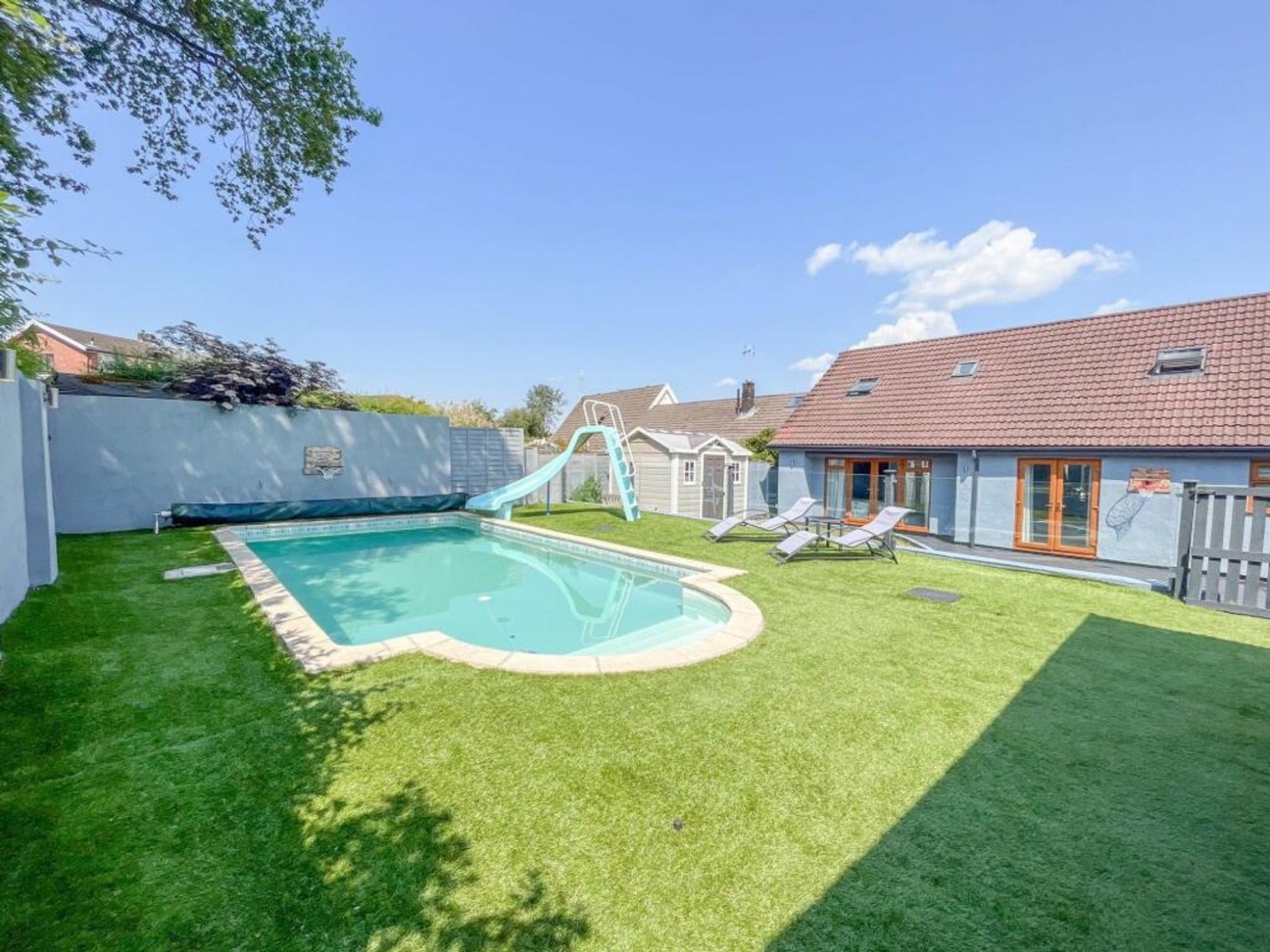 Fairfield, Penperlleni, NP4