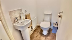 Cae'r Garreg, Oakdale, NP12