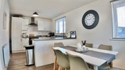 Cae'r Garreg, Oakdale, NP12