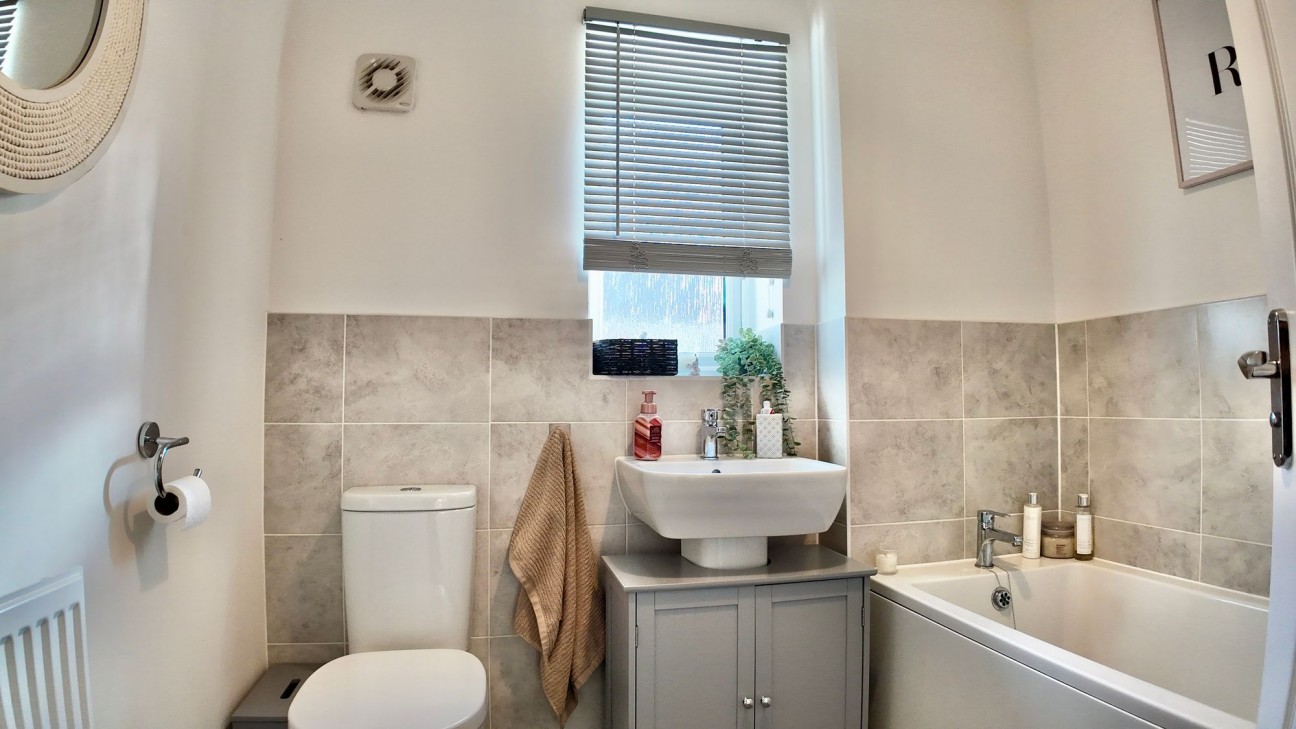 Cae'r Garreg, Oakdale, NP12