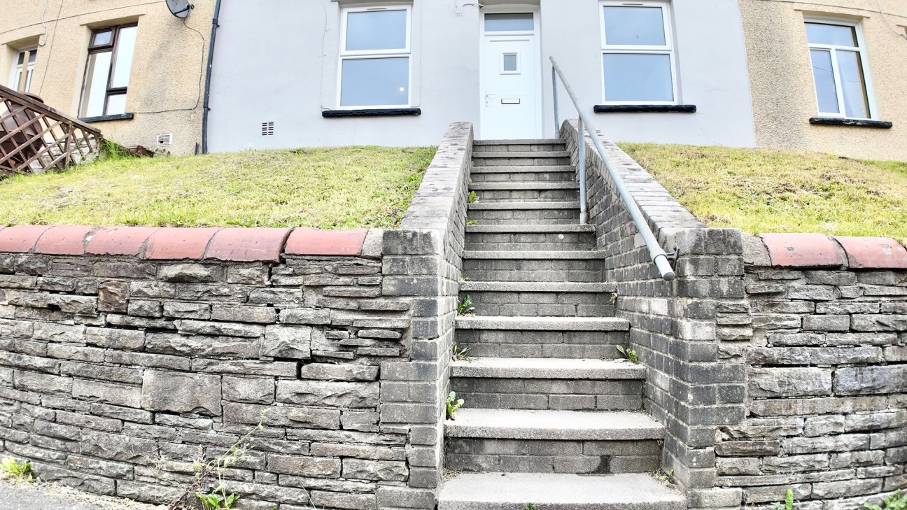 Queens Road, Elliots Town, NP24