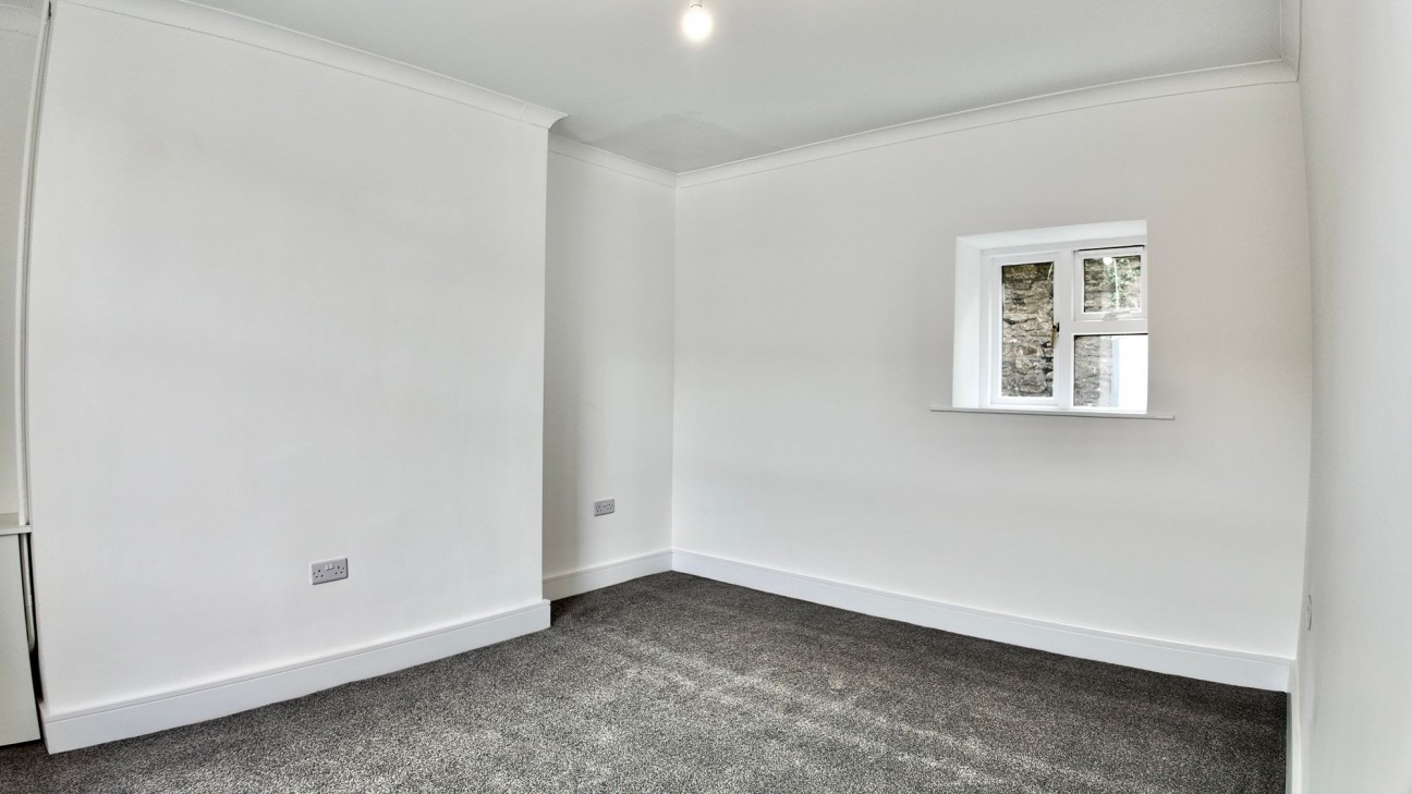 Queens Road, Elliots Town, NP24