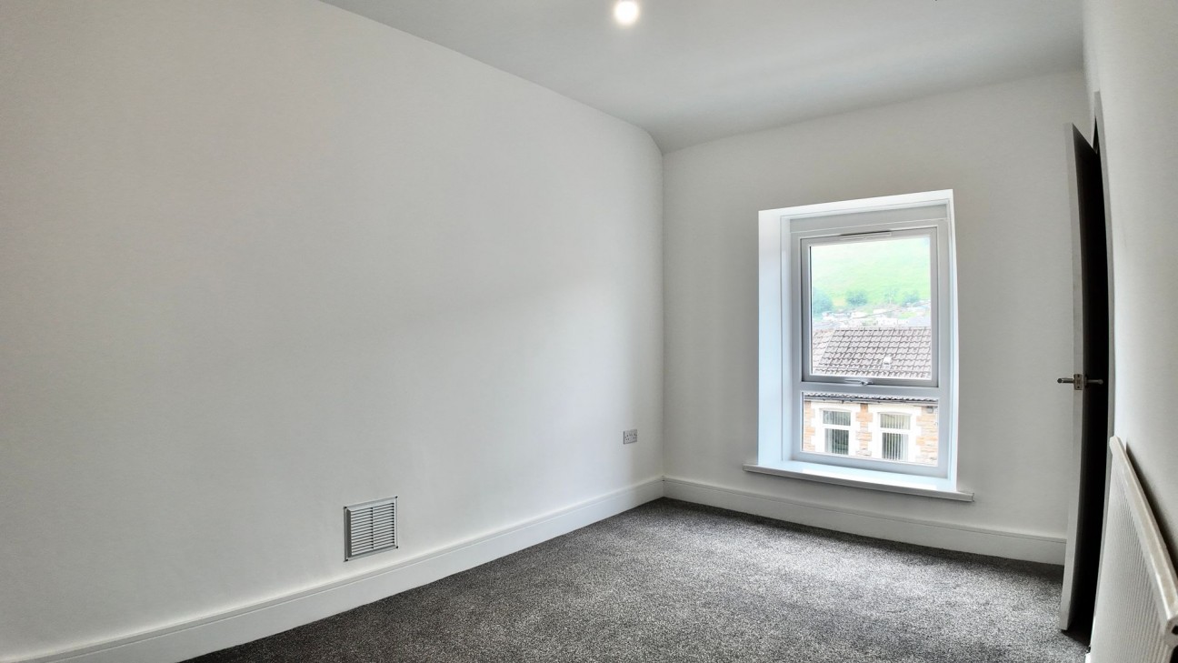 Queens Road, Elliots Town, NP24