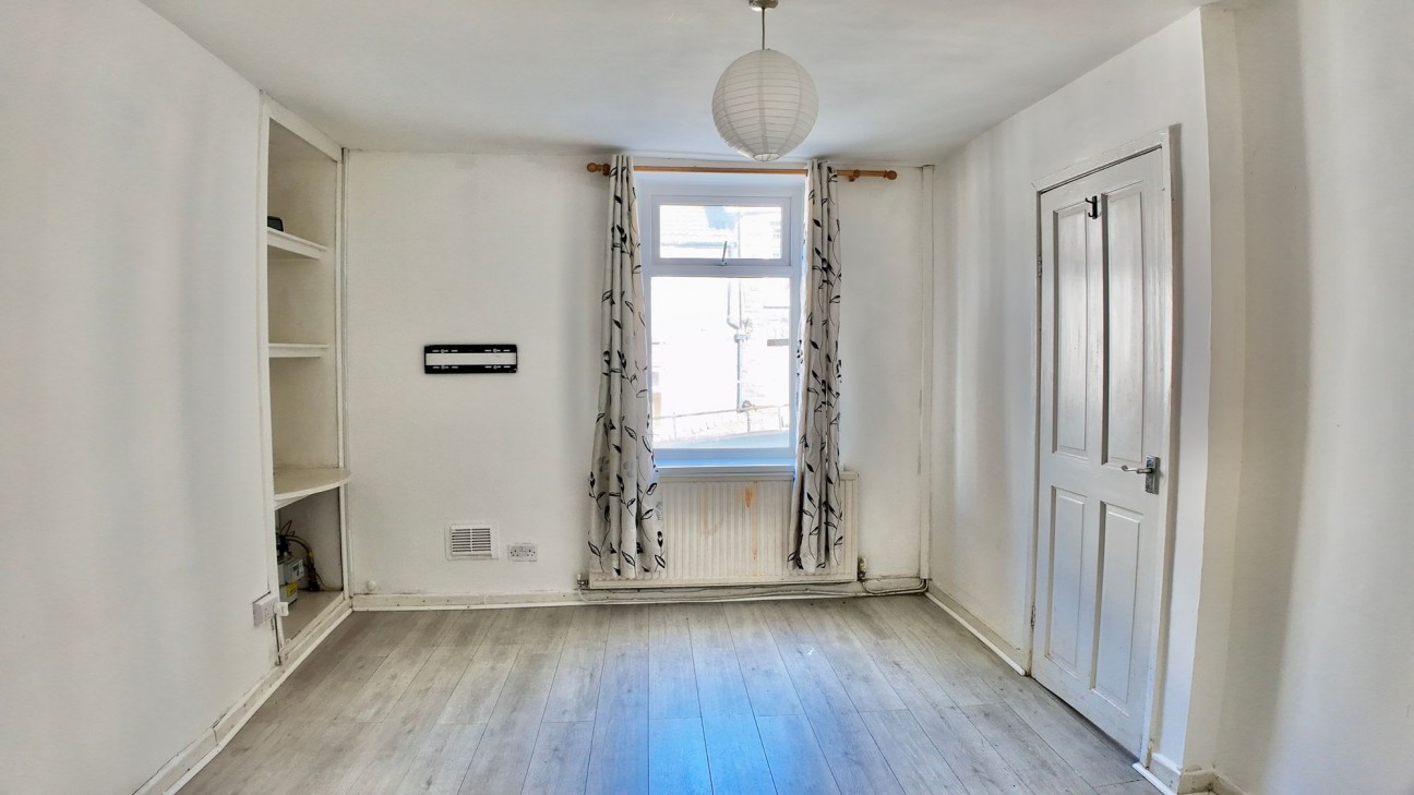 High Street, Mountain Ash, CF45