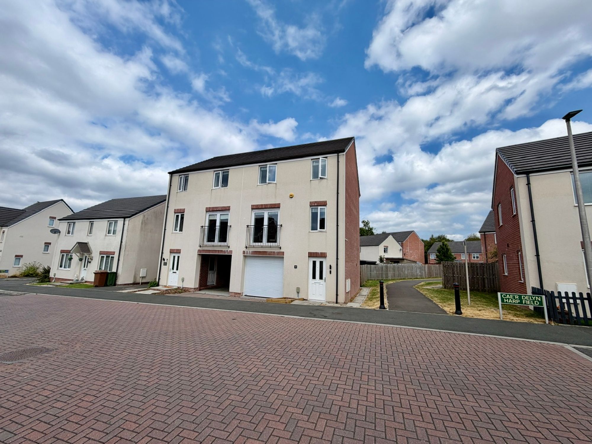Cae'r Delyn, Oakdale, NP12