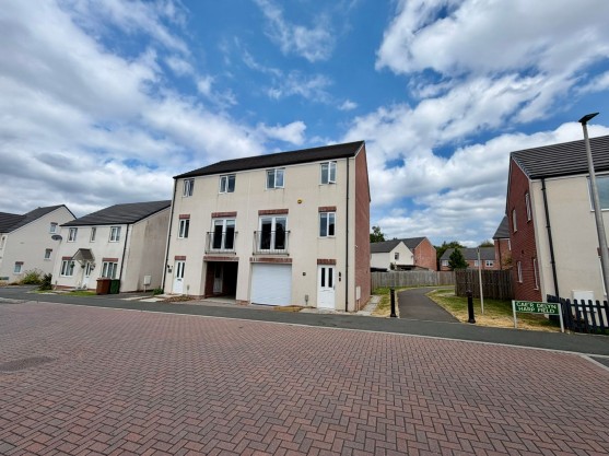 Cae'r Delyn, Oakdale, NP12