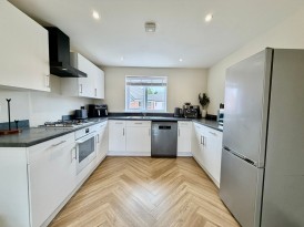 Cae'r Delyn, Oakdale, NP12