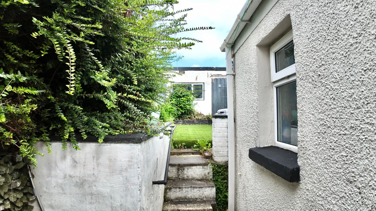 Edwards Terrace, Newbridge, NP11