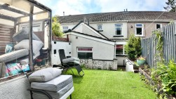 Edwards Terrace, Newbridge, NP11