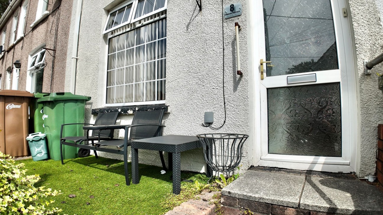 Edwards Terrace, Newbridge, NP11