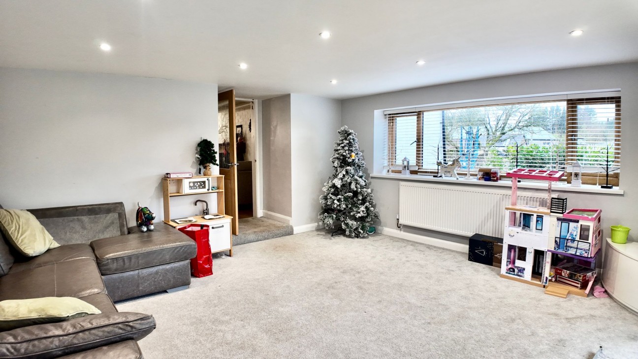 Mill Road, Deri, CF81