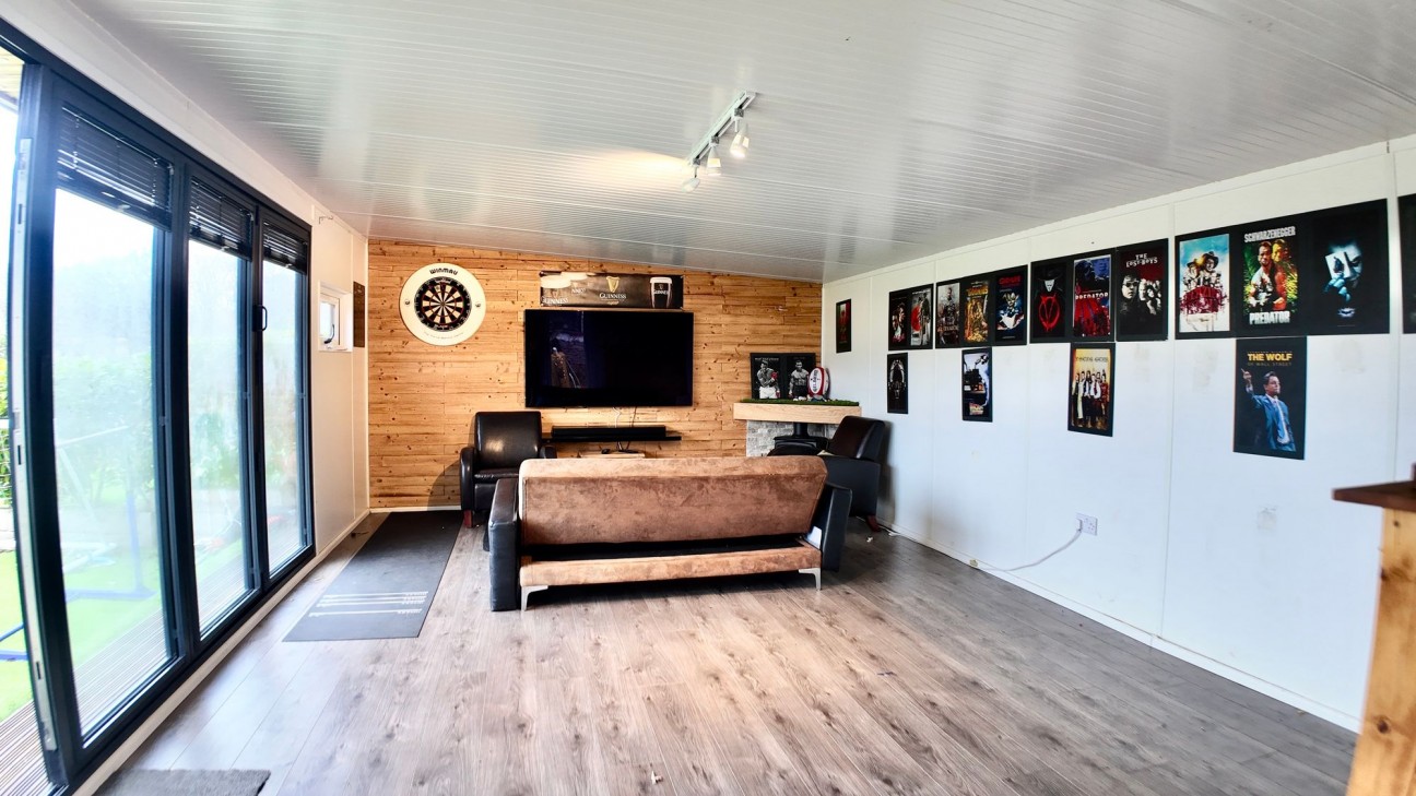 Mill Road, Deri, CF81