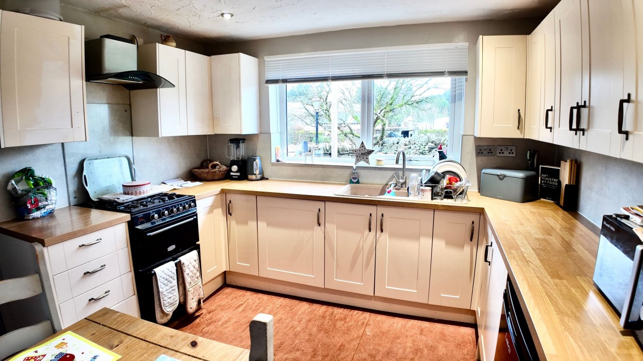 Mill Road, Deri, CF81