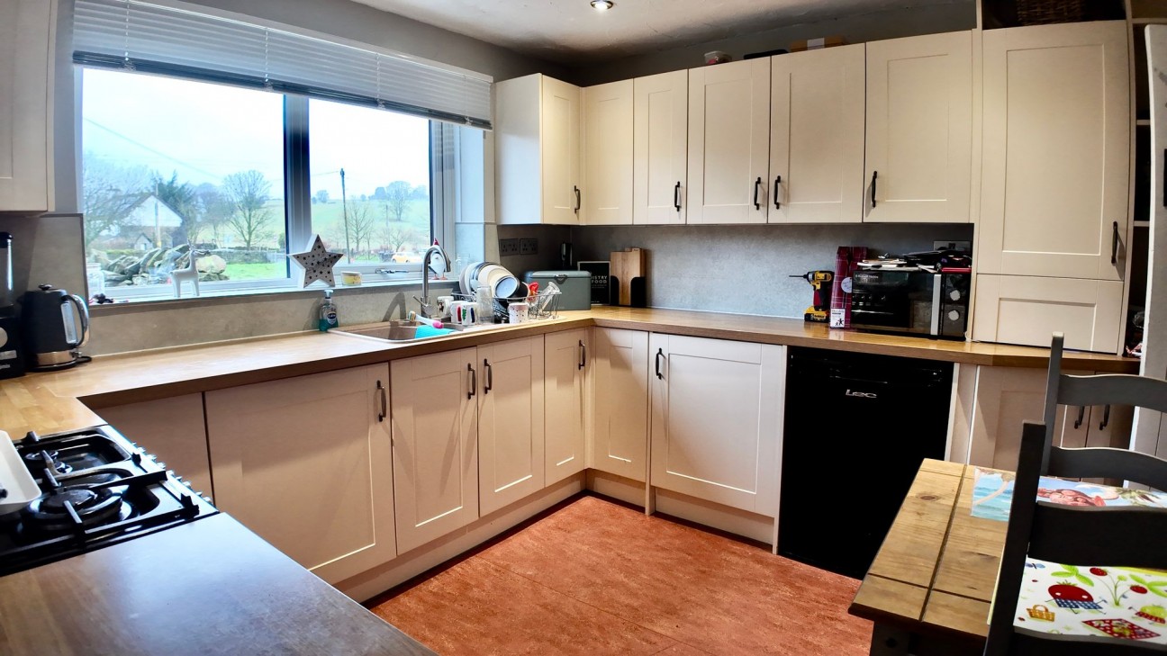 Mill Road, Deri, CF81